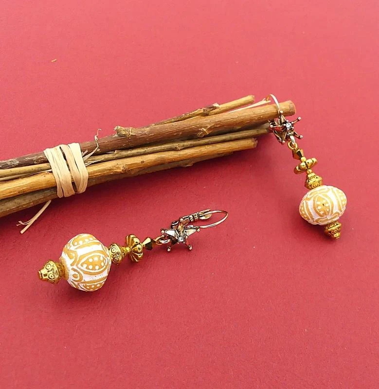 Boucles d'oreilles vintage, verre, métal doré, strass